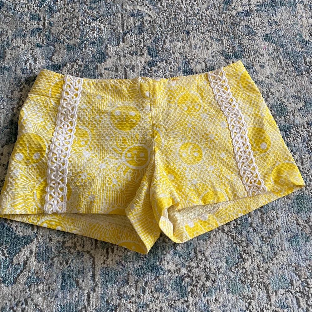 A lily Pulitzer size 4 shorts
